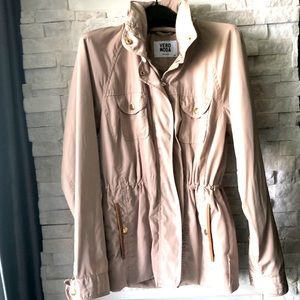 Lovely casual light weight field jacket.